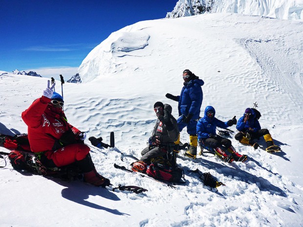 Pierwsi wspinacze na przełęczy. Od lewej Karim Hayat, Jarek Gawrysiak, Iwan Tomow, Felix Berg, Bojan Petrow oraz Kacper Tekieli