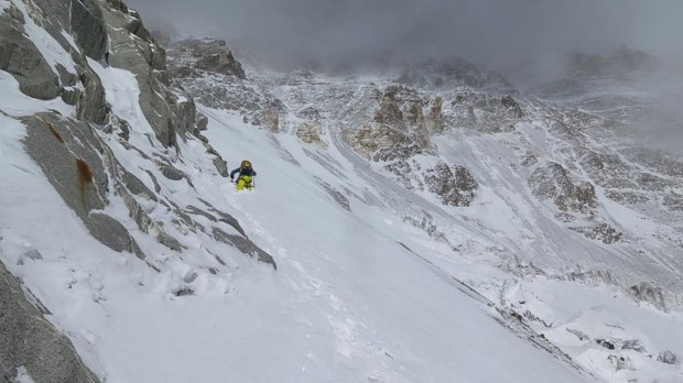 David Göttler w połowie drogi do obozu II, na wysokości ok. 5500 m (fot. Simone Moro)