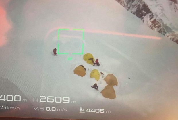 Obóz III na K2 na Żebrze Abruzzi widziany z drona Bartka Bargiela