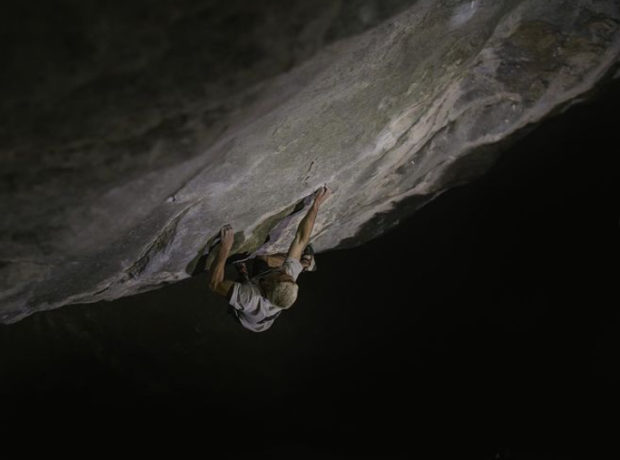Shawn Raboutou na "Fuck the System" 8C+, Fionnay (fot. Clément Lechaptois)