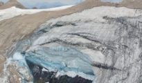 Miejsce oberwania się fragmentu lodowca (fot. Soccorso Alpino e Speleologico Veneto - CNSAS)