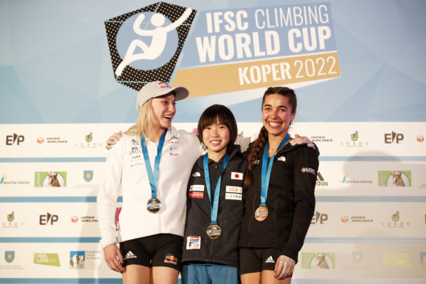 Damskie podium, Koper 2022: 1. Ai Mori JPN, 2. Janja Garnbret SLO, 2. Brooke Raboutou USA (fot. Dimitris Tosidis / IFSC)